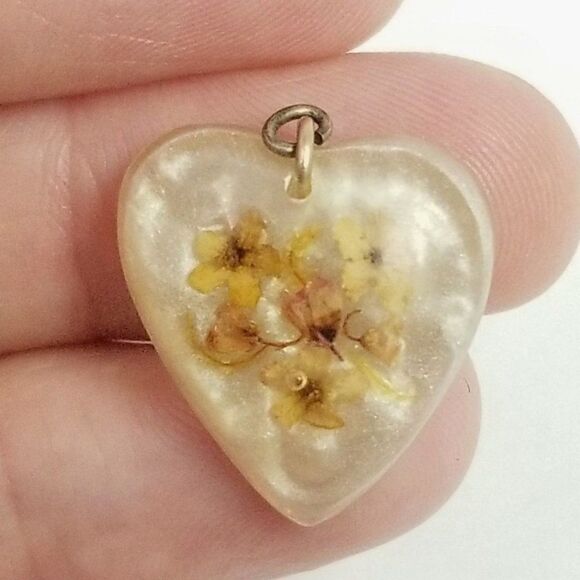 Vintage Heart Pendant with Little Pressed Flowers, Cream Lucite Sweetheart - Picture 1 of 6